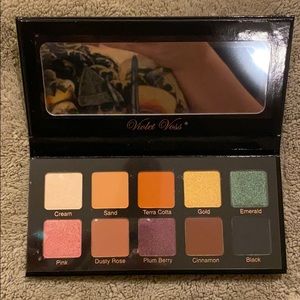 VIOLET V ESSENTIALS PRO SERIES EYE SHADOW PALETTE